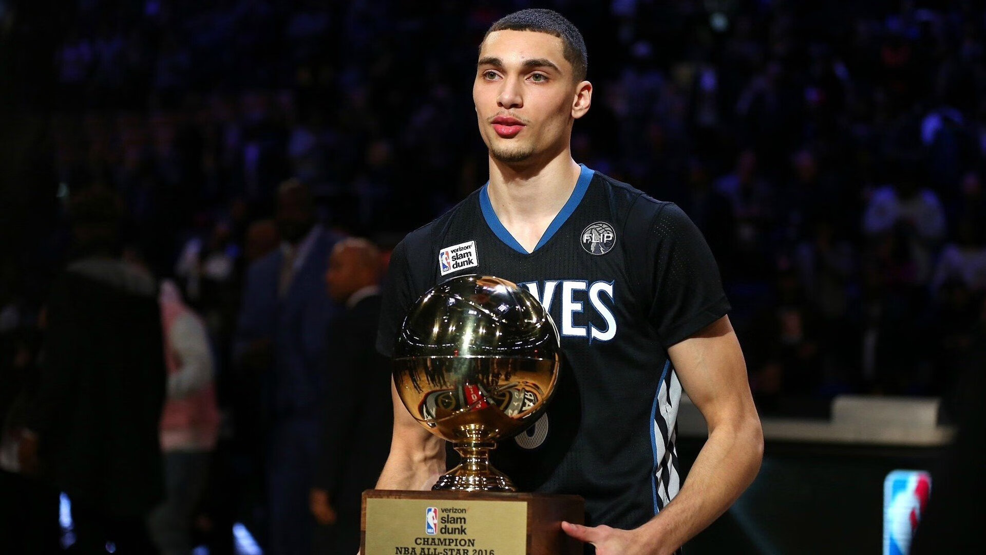 开云官方-沃尔什带伤作战仍夺金引尊敬，沃尔又伤了吗