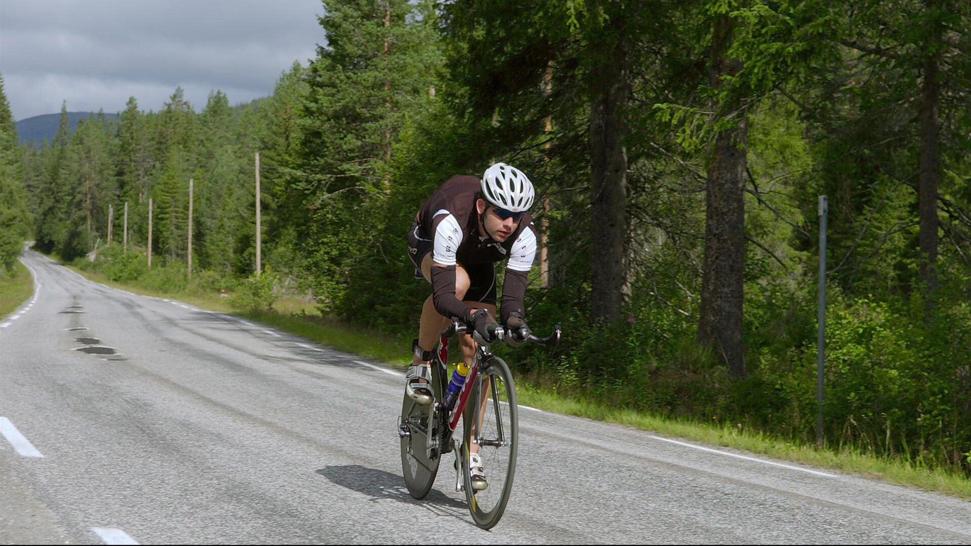 开云官网-火爆回放：今年最震撼的超车瞬间合集，超车王比赛